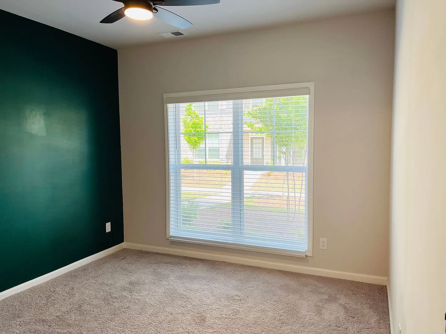 Stunning 3 Bedroom, 3.5 Bathroom Townhome Located On The Newnan Linc! Must See 500 Off First Mont... — Photo 3