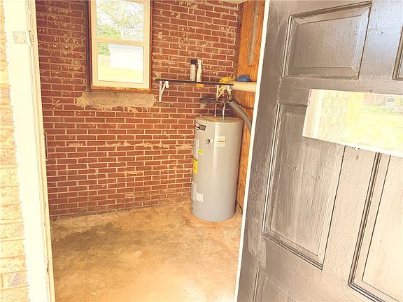 5th image of 404 McClain Rd