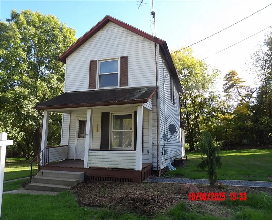 425 Grove St photo 1