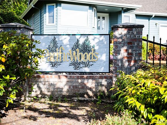 Pacific Woods Condominiums