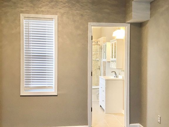 2E256BBE-CCFA-44FF-A87C-8D90FE4E564E