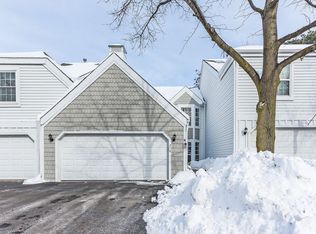 278 Oak Bluff Ct, Wauconda, IL