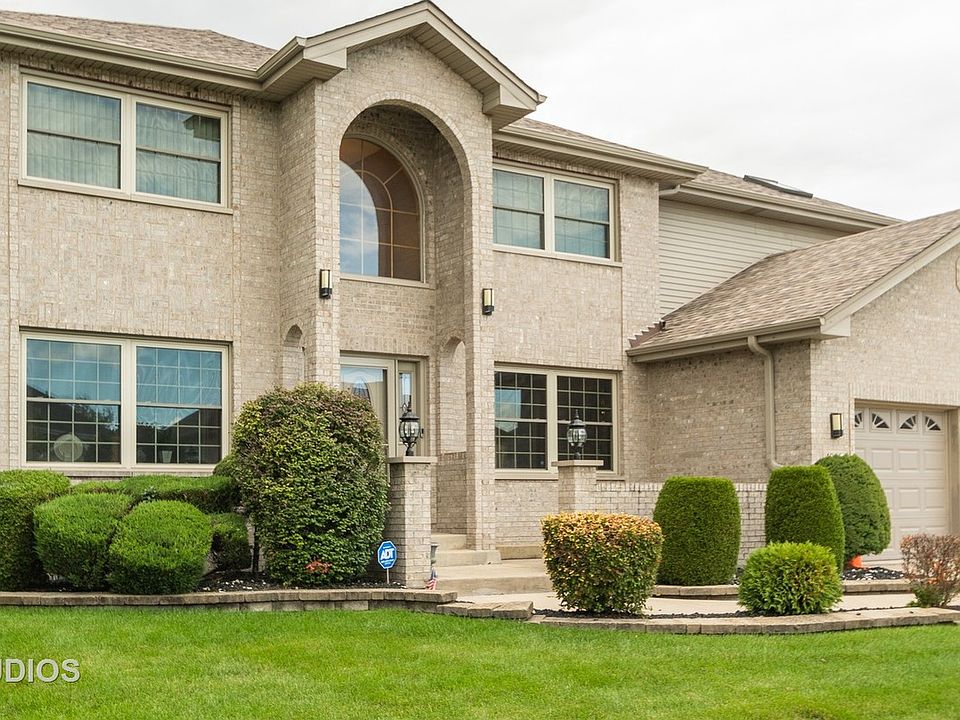1st image of 4989 Meadow Lake Dr