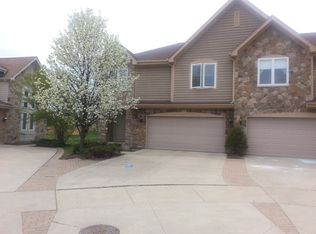206 Taylor Ct, Buffalo Grove, IL
