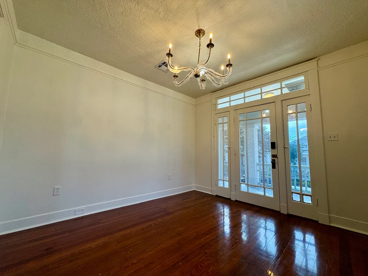 2 bed, 1050 sqft, $1,895 — Photo 3