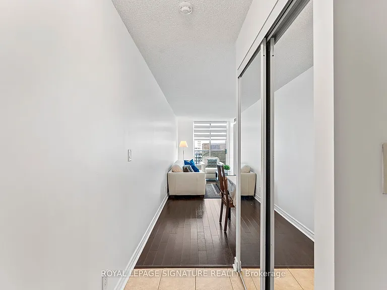 212 Eglinton Ave E #1411 — Photo 4
