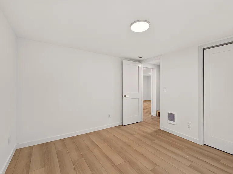 1920 11th Ave W #A — Photo 27