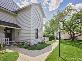 715 Chandler Rd, Gurnee, IL 60031