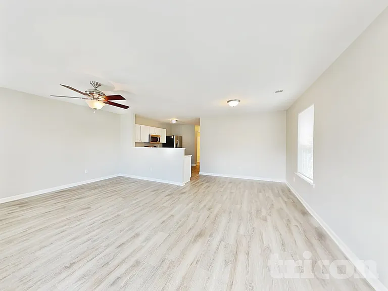 226 Blazer Dr — Photo 2