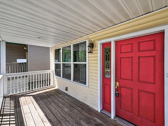 5th image of 869 Desoto St