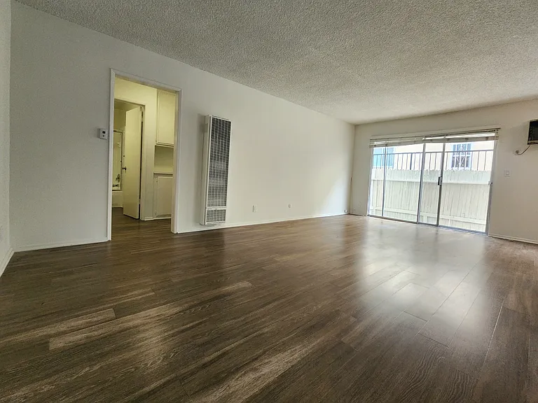 10138 Palms Blvd #2 — Photo 15