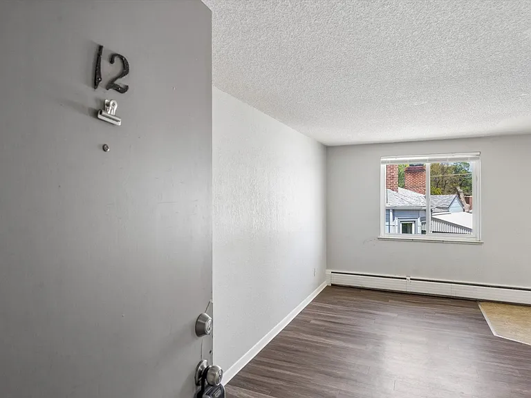 Kimberly Apartments — Photo 18