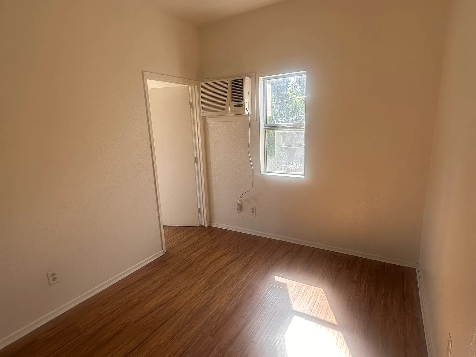 2 bed, 700 sqft, $2,200 — Photo 1