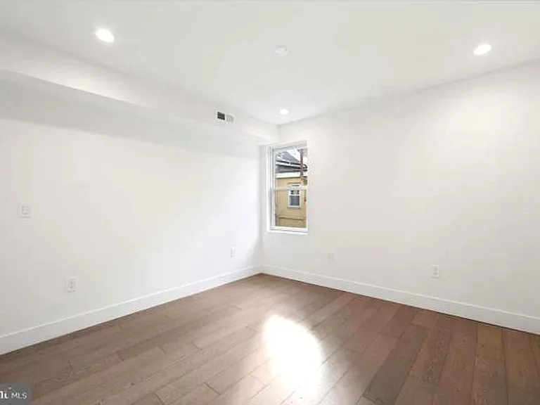 166 W Laurel St — Photo 22