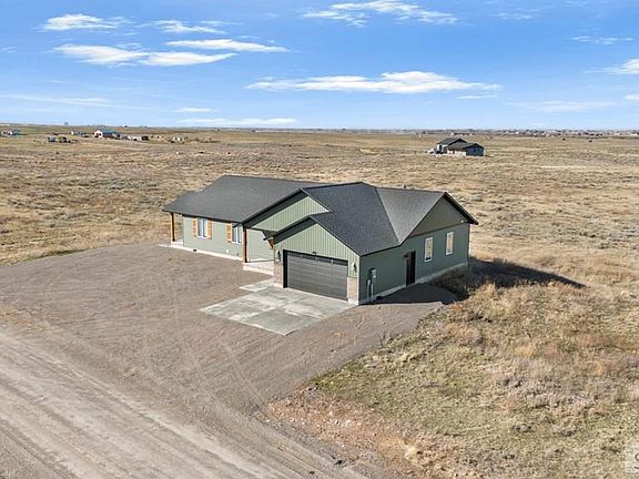 4th image of 587 Springbrook Ln