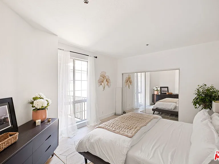 585 N Rossmore Ave #506 — Photo 5