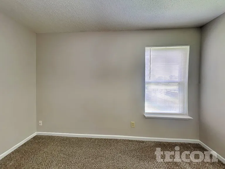 2720 Redland Ln — Photo 10