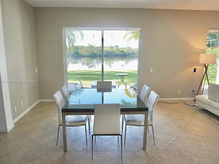 878 Lavender Cir — Photo 14