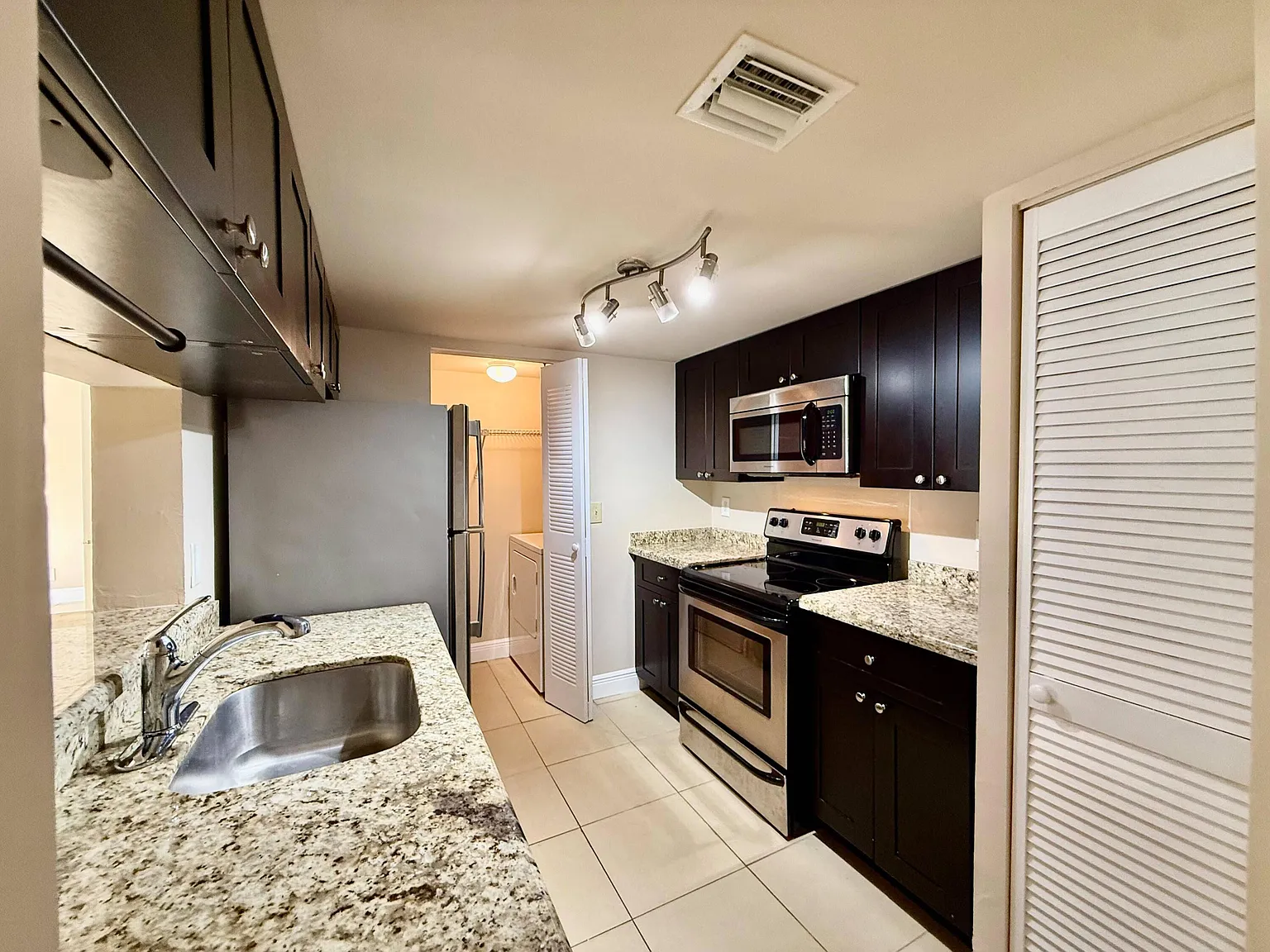 1 bed, 1.0 bath, 700 sqft, $1,750 — Photo 1