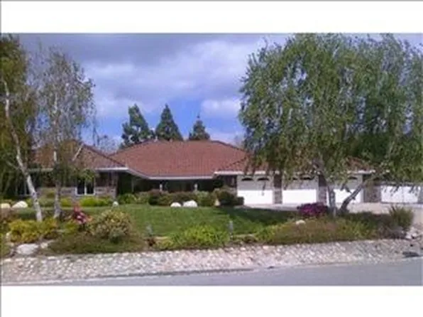 3810 Newark Ct, Claremont, CA 91711