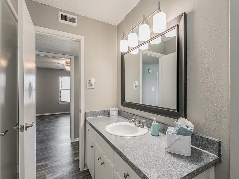 Davis Park Apartments — Photo 47