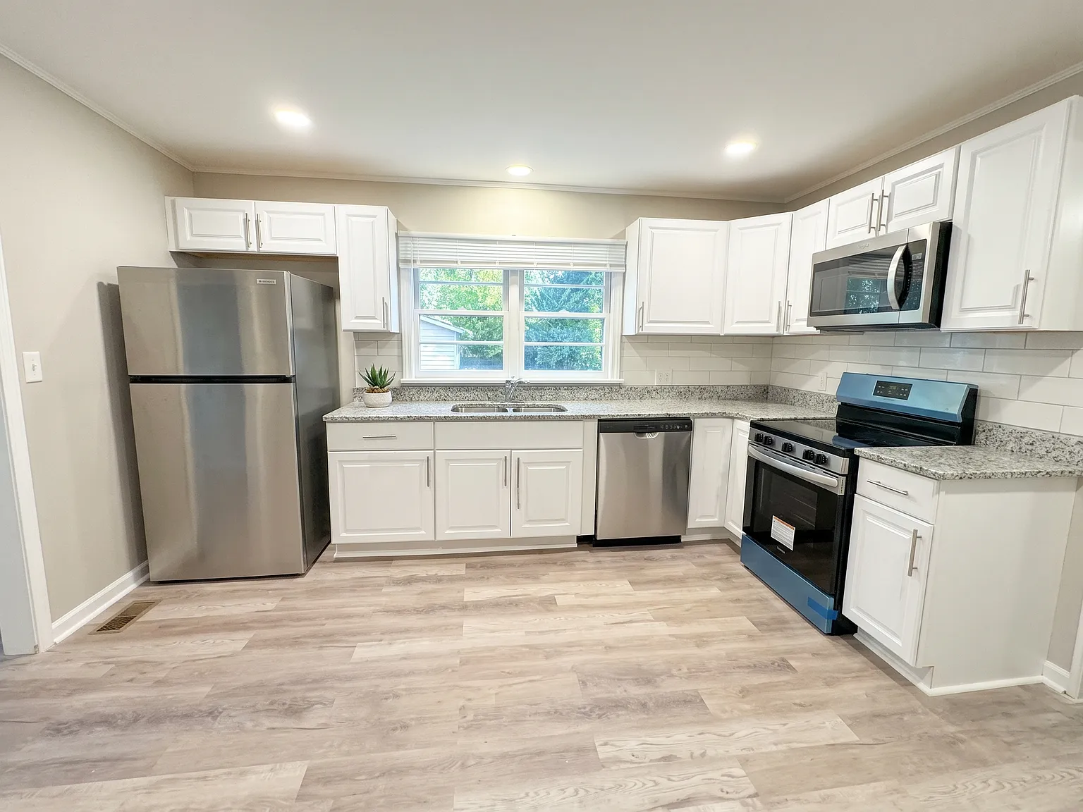 3 bed, 1300 sqft, $1,550 — Photo 3