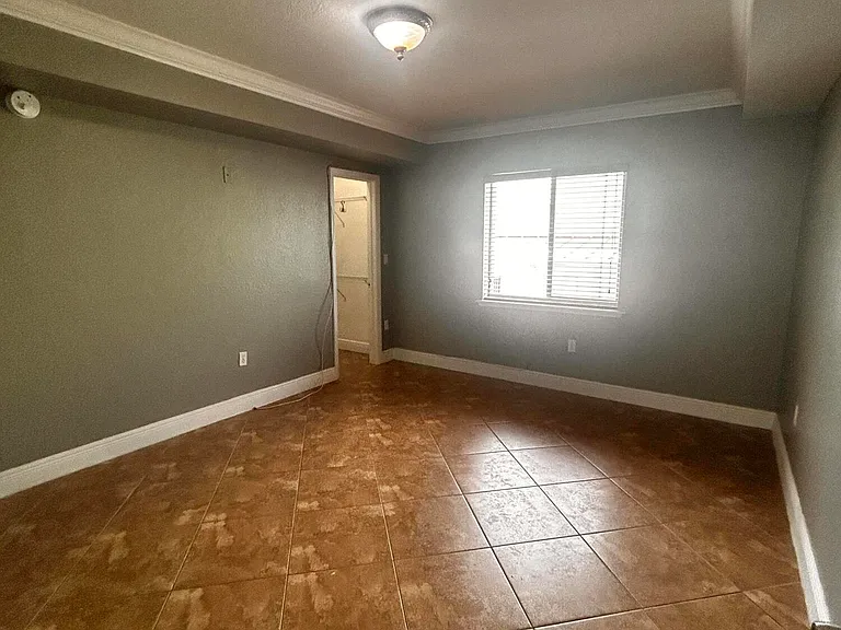 156 Marina Ave — Photo 9