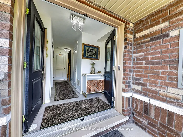 73 Sutcliffe Dr — Photo 6
