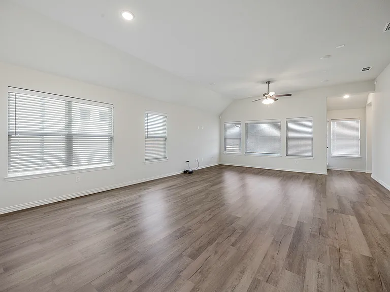 1205 Indianola Trl — Photo 2