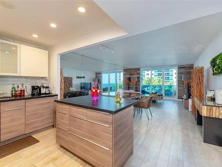 2301 Collins Ave #716 — Photo 7
