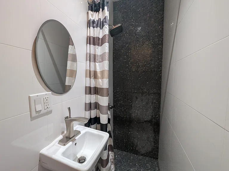 237 Frost St #1A — Photo 9