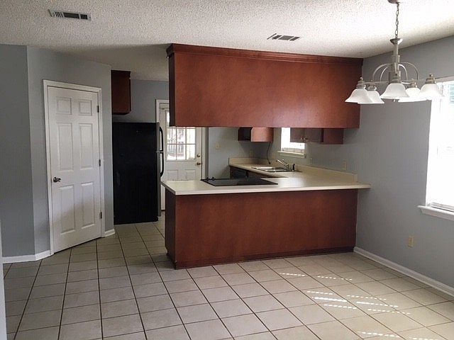 1st image of 4189 Hamilton Cir