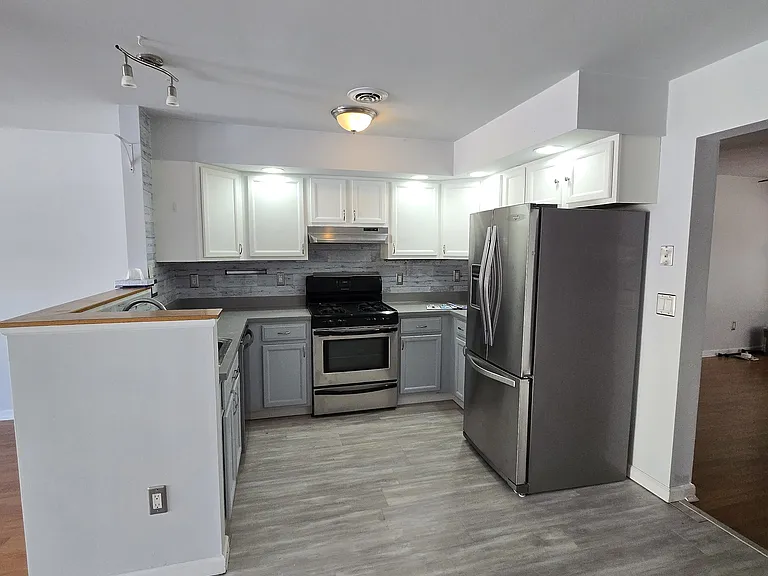3566 Edgemont St — Photo 12