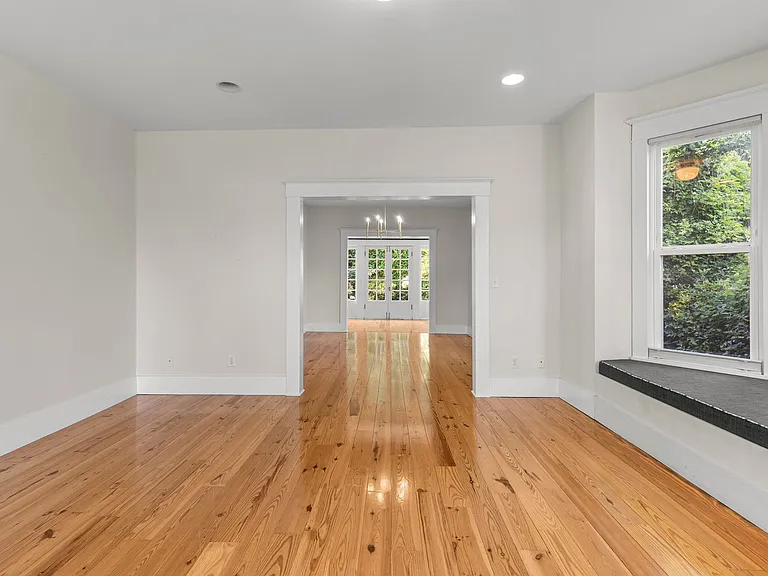 2047 N Sumner St — Photo 10