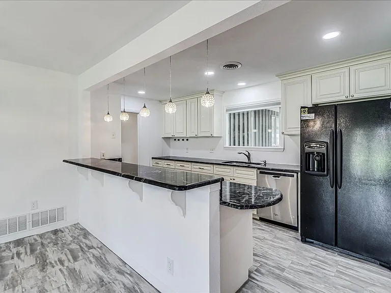 1022 Herndon St — Photo 12