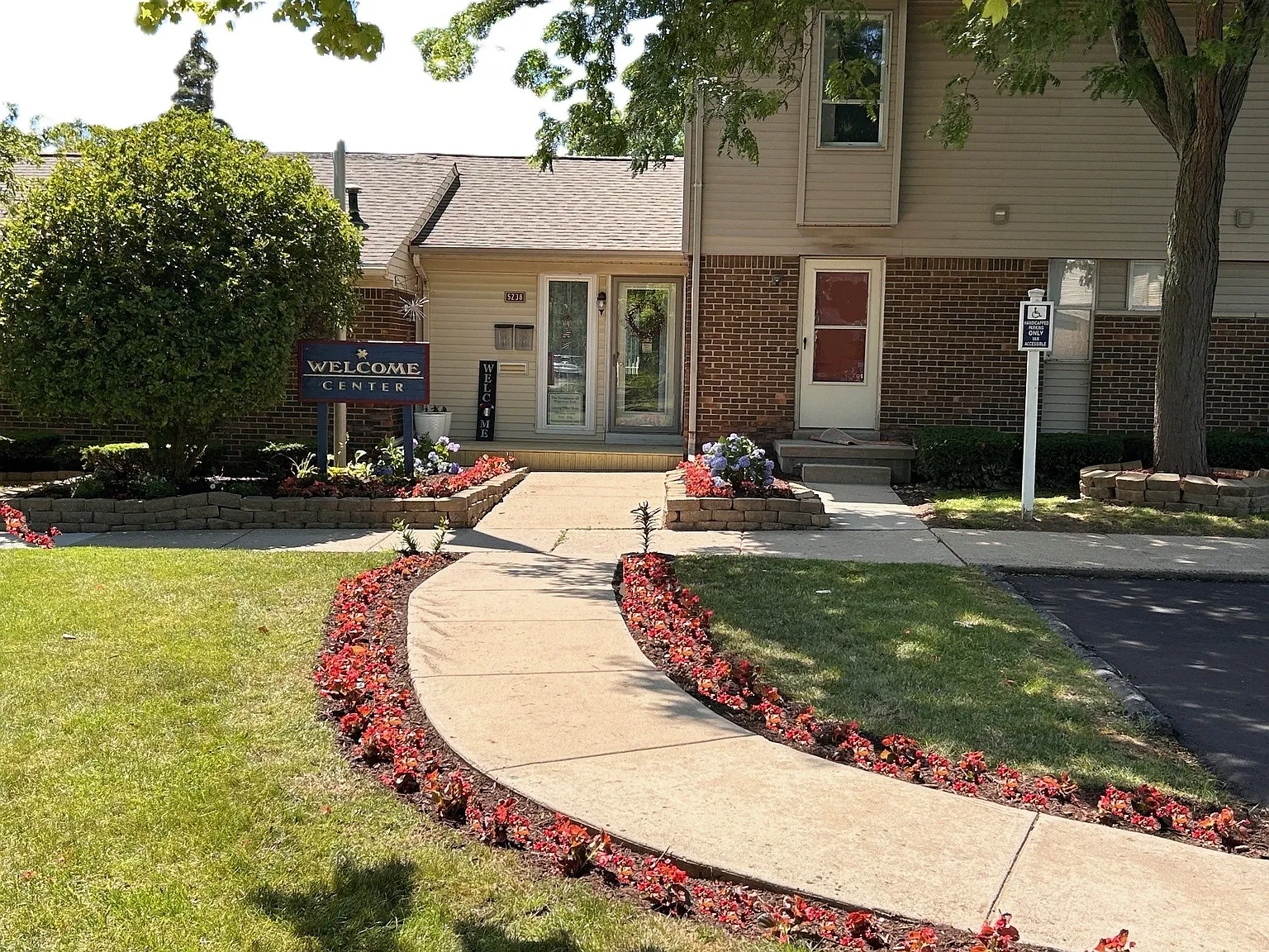 Edgemont Park Townhomes — Photo 3
