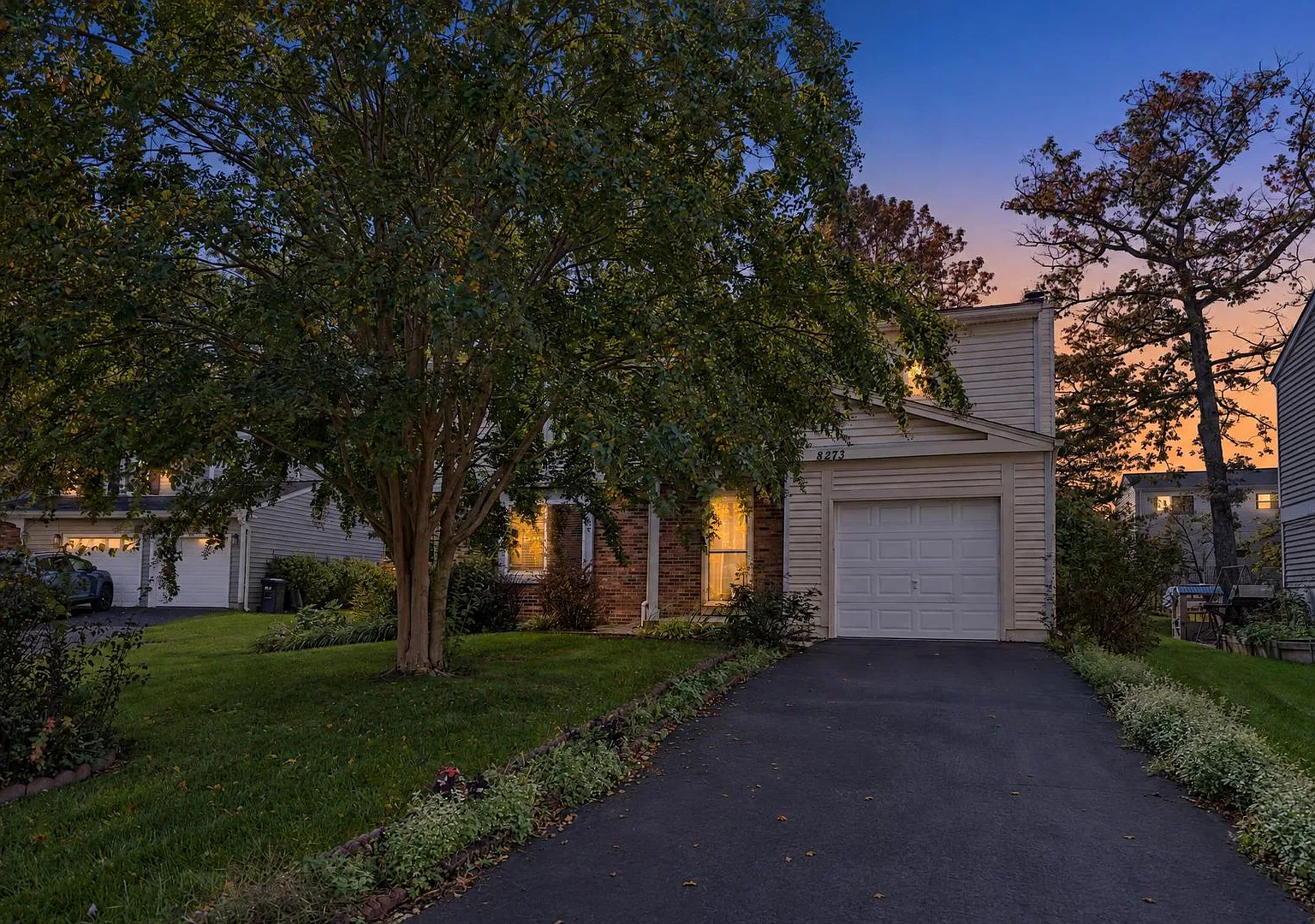 Sunlit Colonial with Fenced Backyard, Deck & Finished Basement in Newington Forest — Photo 3