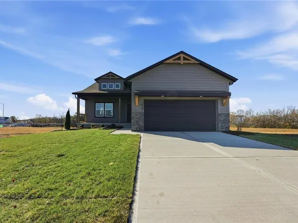 1505 SW Meadowlark Ct, Oak Grove, MO 64075