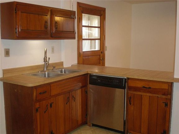 2nd image of 815 W 22nd St