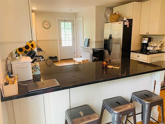 5th image of 806 Peconic Bay Blvd