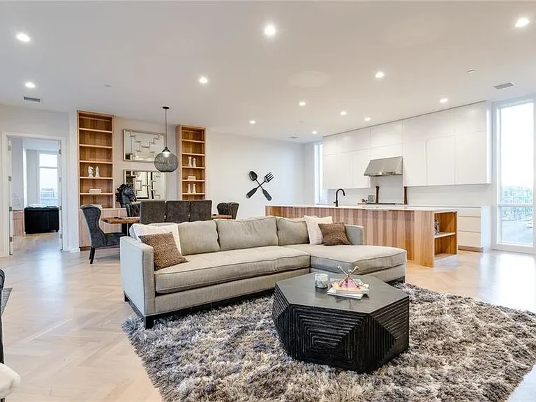 701 N Hudson Ave #500 — Photo 1