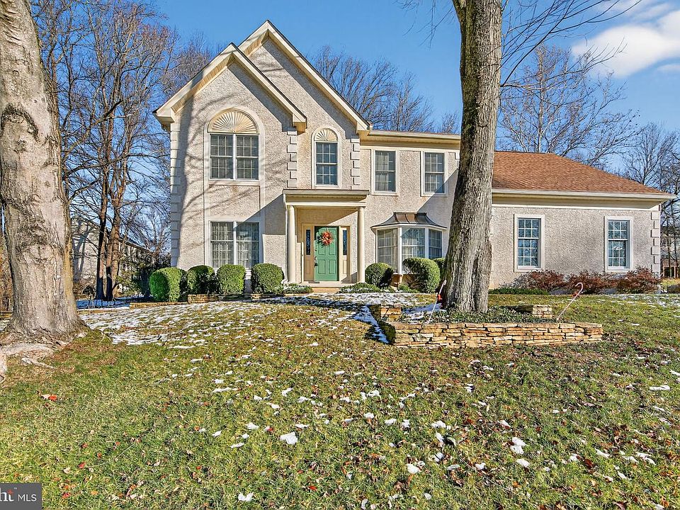 1st image of 221 Cullen Way