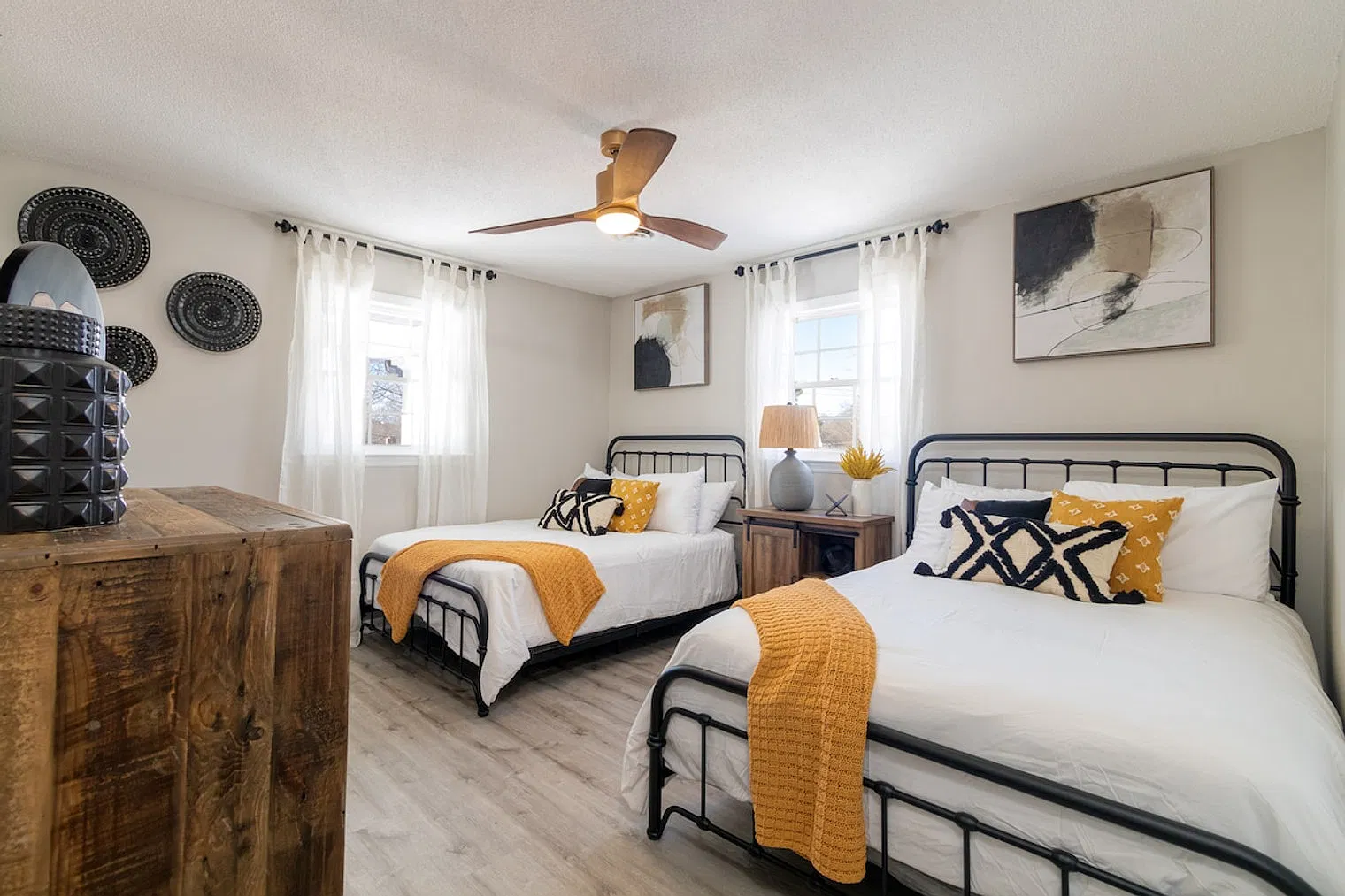 2 bed, 1.0 bath, $4,236 — Photo 4