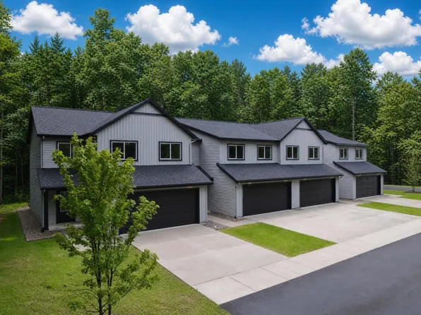 17226 Roosevelt Rd, Spring Lake, MI 49456