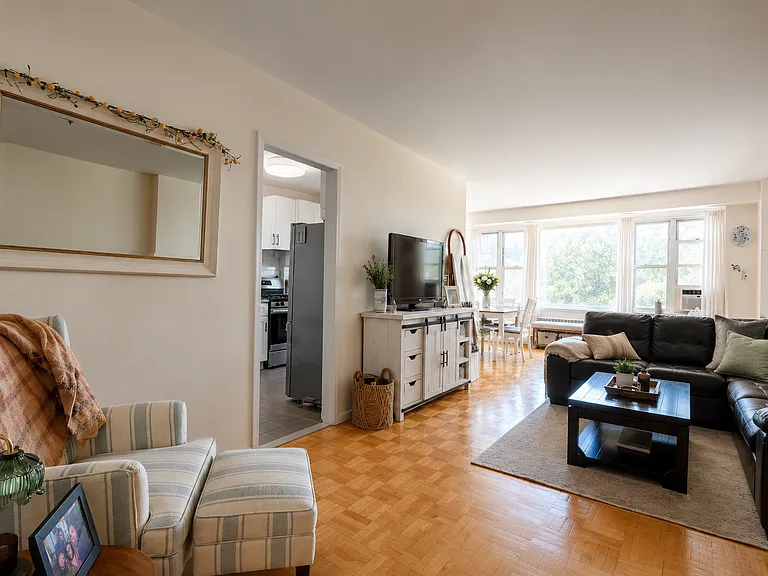 2601 Henry Hudson Pkwy W #4E — Photo 5