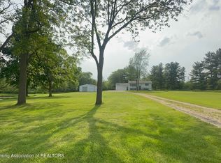 9216 S Grove Rd, Dewitt, MI 48820