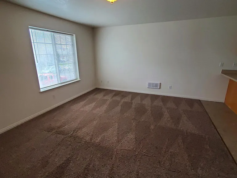 630 Linden Dr #4 — Photo 2