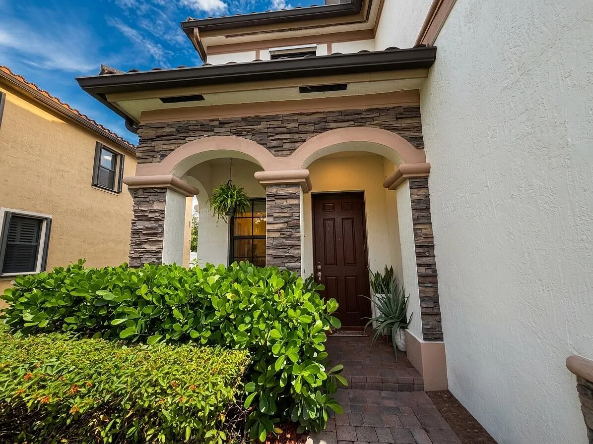 3 bed, 2.5 bath, 1621 sqft, $3,450 — Photo 4