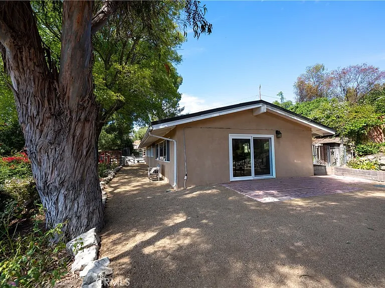 12 Martingale Dr — Photo 42