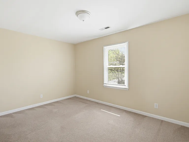 210 E McCulloch St — Photo 23